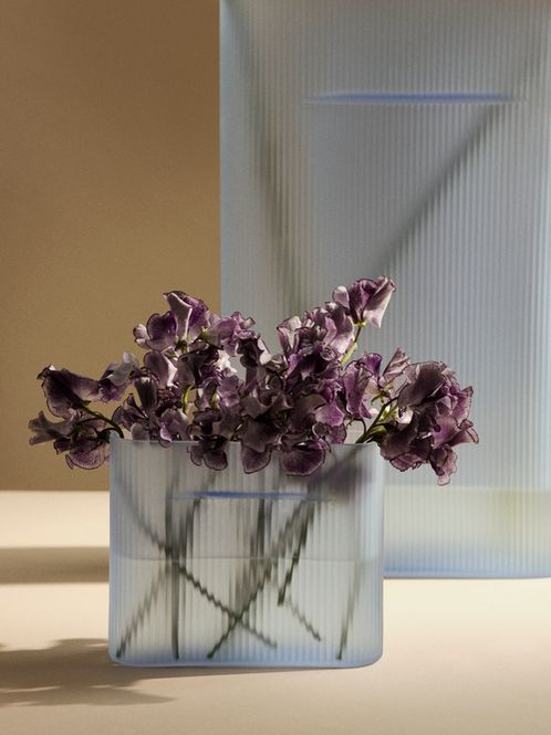 Hovedbilde Muuto Ridge vase light bue frostet glass H:16,5