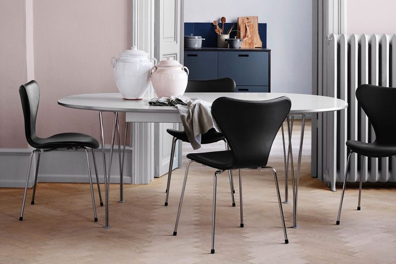 Fritz Hansen Serie 7 Fullpolstret Essential walnut / Black