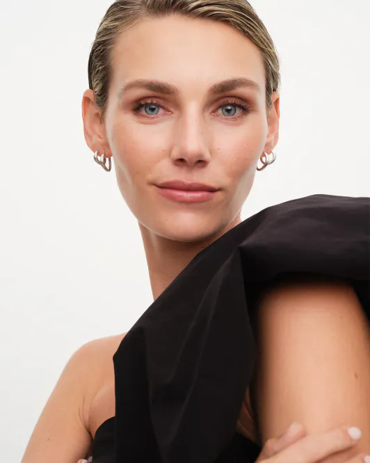 Hovedbilde Philippa Studios - Wave Satin Hoops Medium Sølv